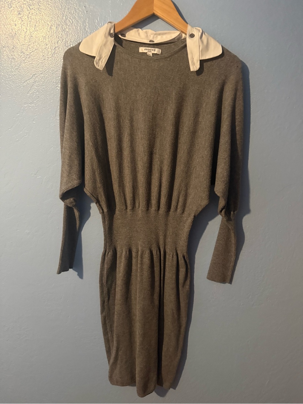 Sweewe Paris Gray Long-Sleeve Knit Dress with White Collar
